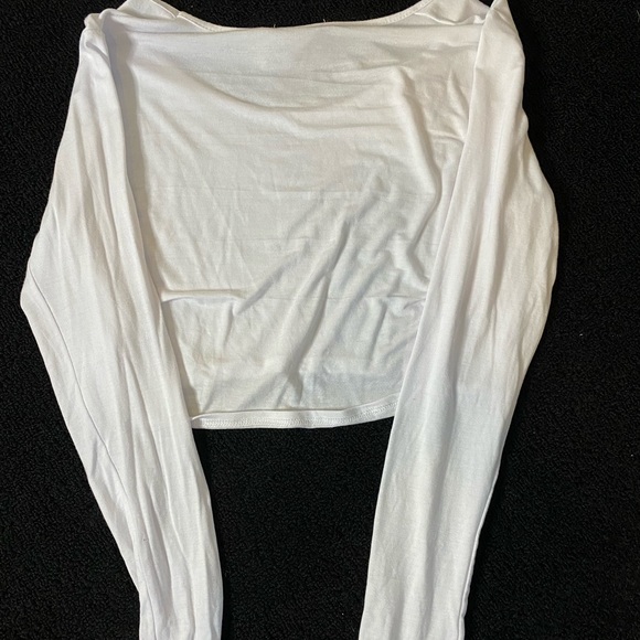 Prettylittlething white long sleeve v-neck crop - Picture 5 of 5